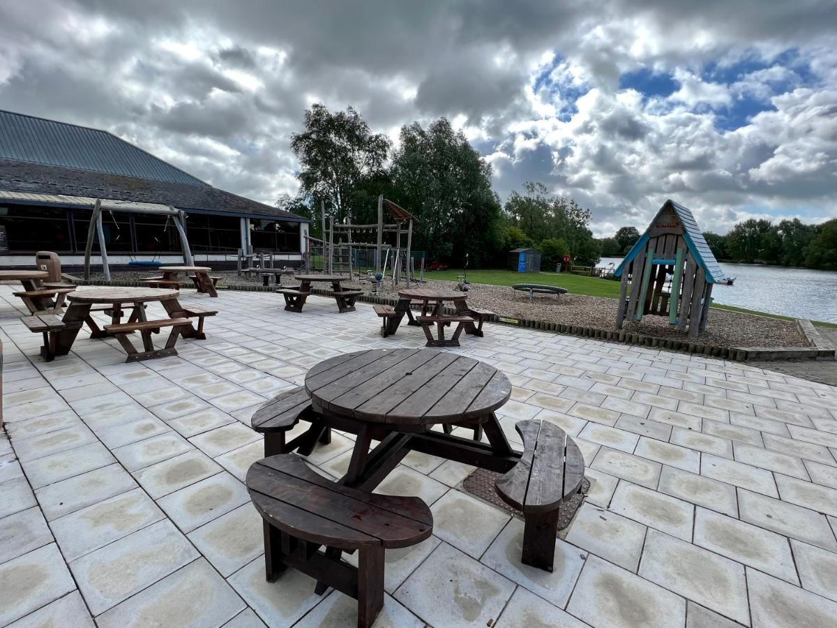 Cottontail Lodge - Hot Tub - Pet Friendly South Cerney Ngoại thất bức ảnh