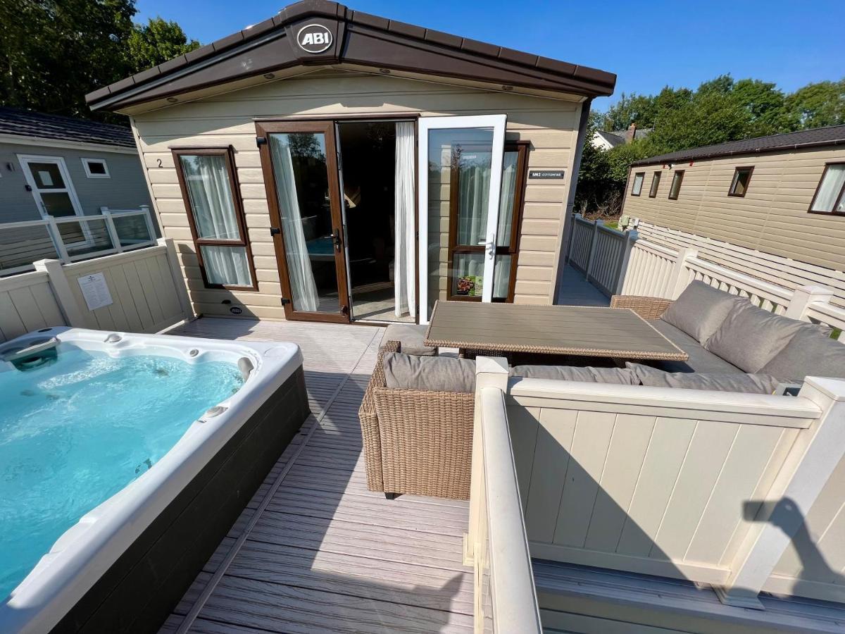 Cottontail Lodge - Hot Tub - Pet Friendly South Cerney Ngoại thất bức ảnh